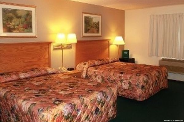Paynesville Inn and Suites (Clarksville)